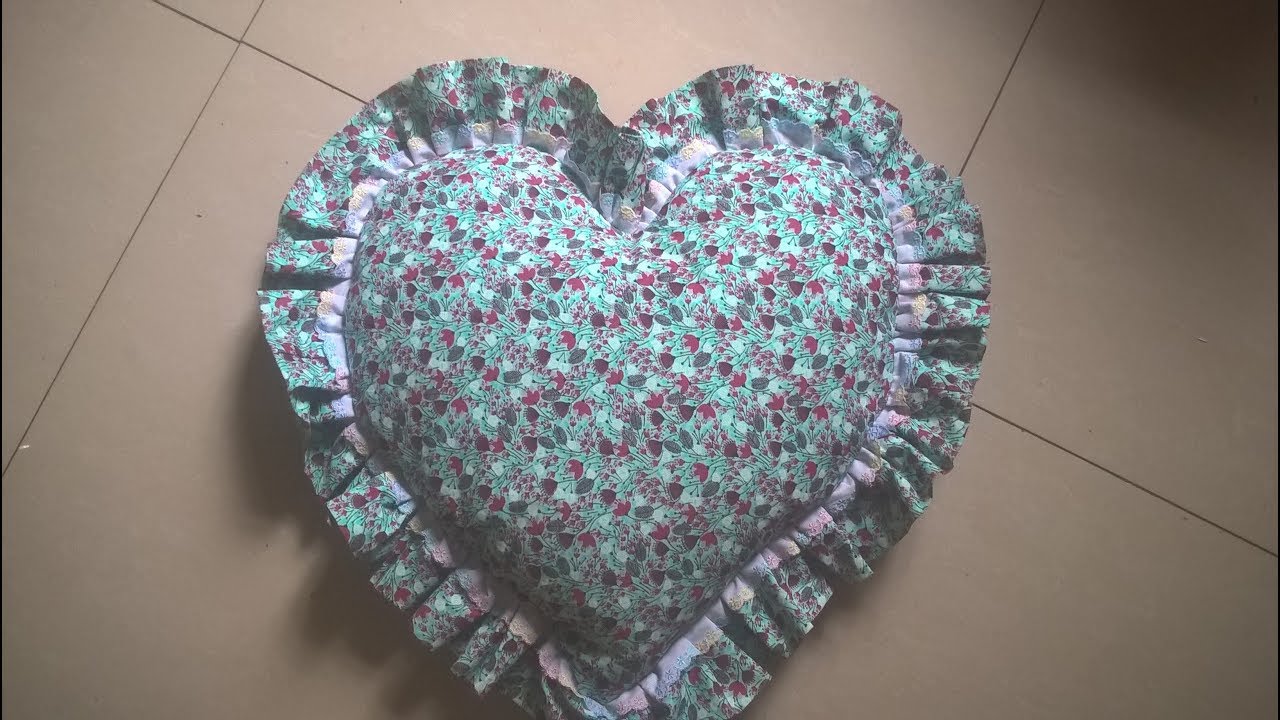 Almofada de Coração com Babado
