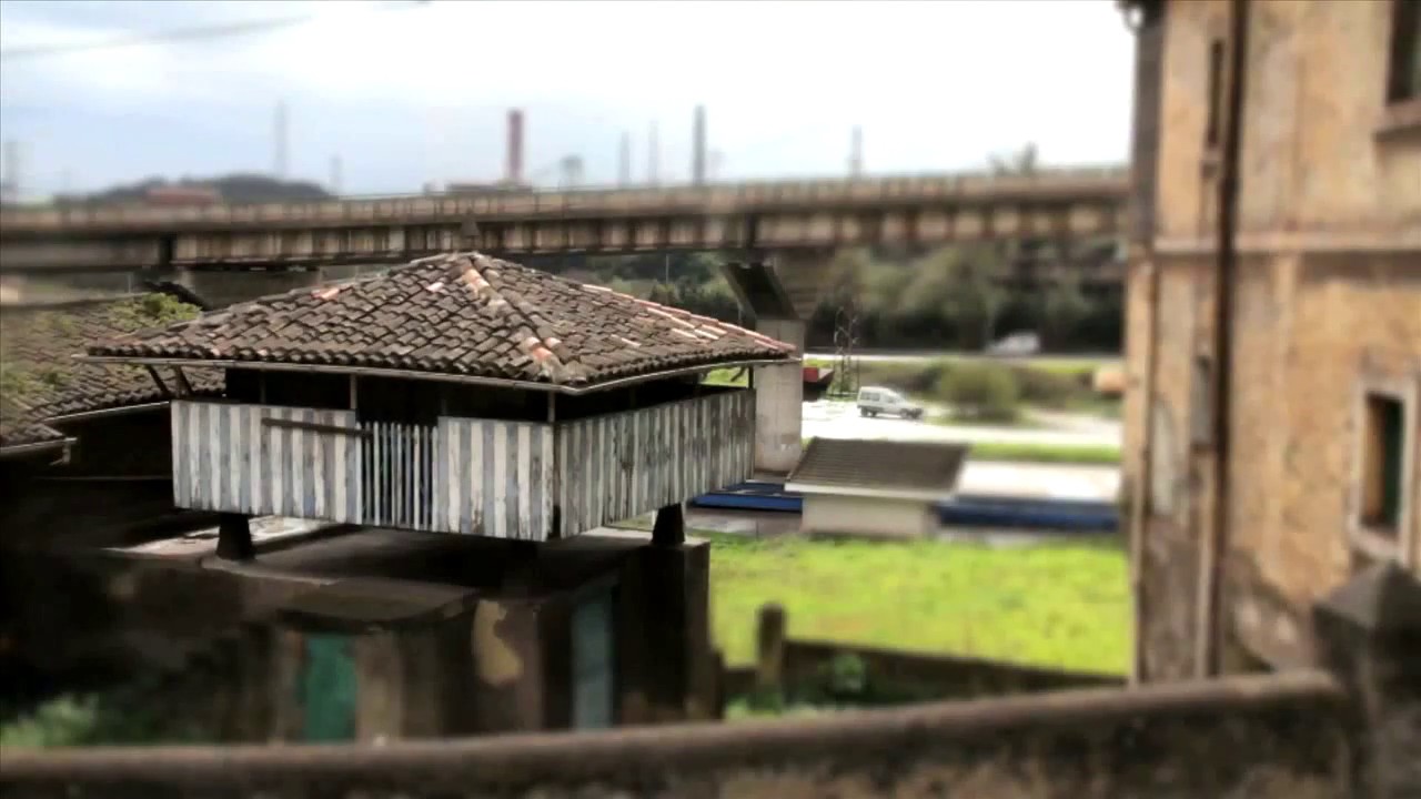 Hórreos: cofre y tesoro / Asturian granaries: wooden treasures/ Horros, ayalga y arca d'Asturies
