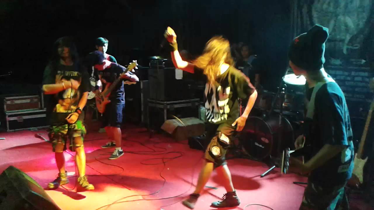 EPAKS live perform @kawasan_underground 3