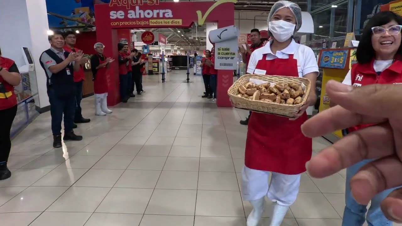 BELLO RECIBIMIENTO AL CLIENTE EN PLAZA VEA RAÚL FERRERO, 7AM.