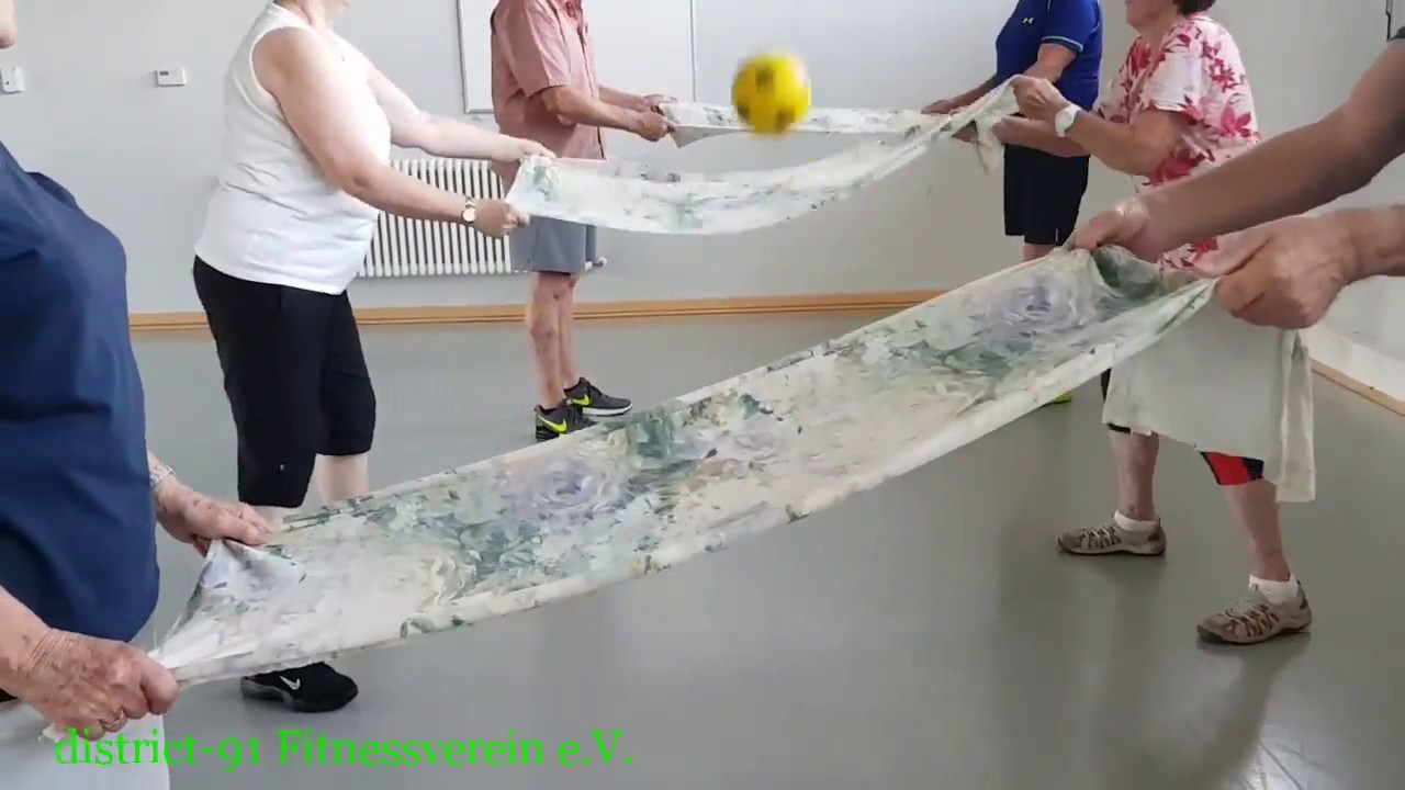 Seniorengymnastik mit Schwungtücher