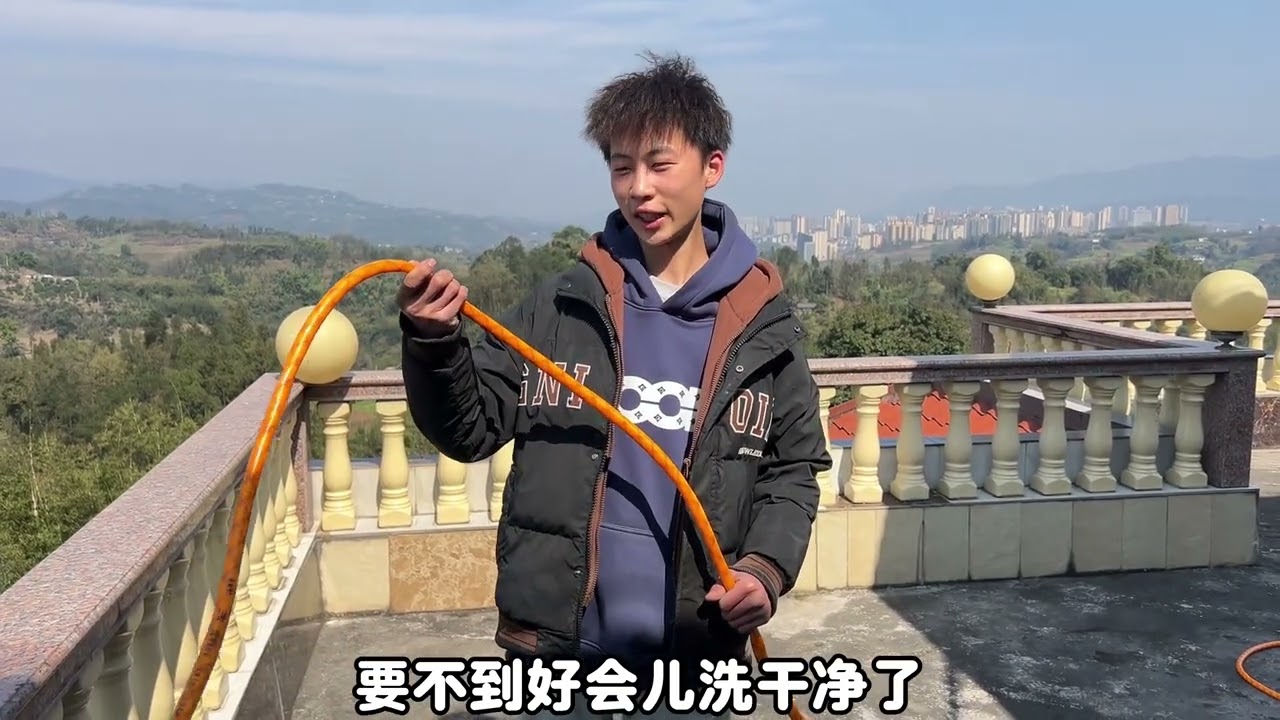 今天是今年的最后一天，容姐开始把家里的卫生弄来打扫一下。