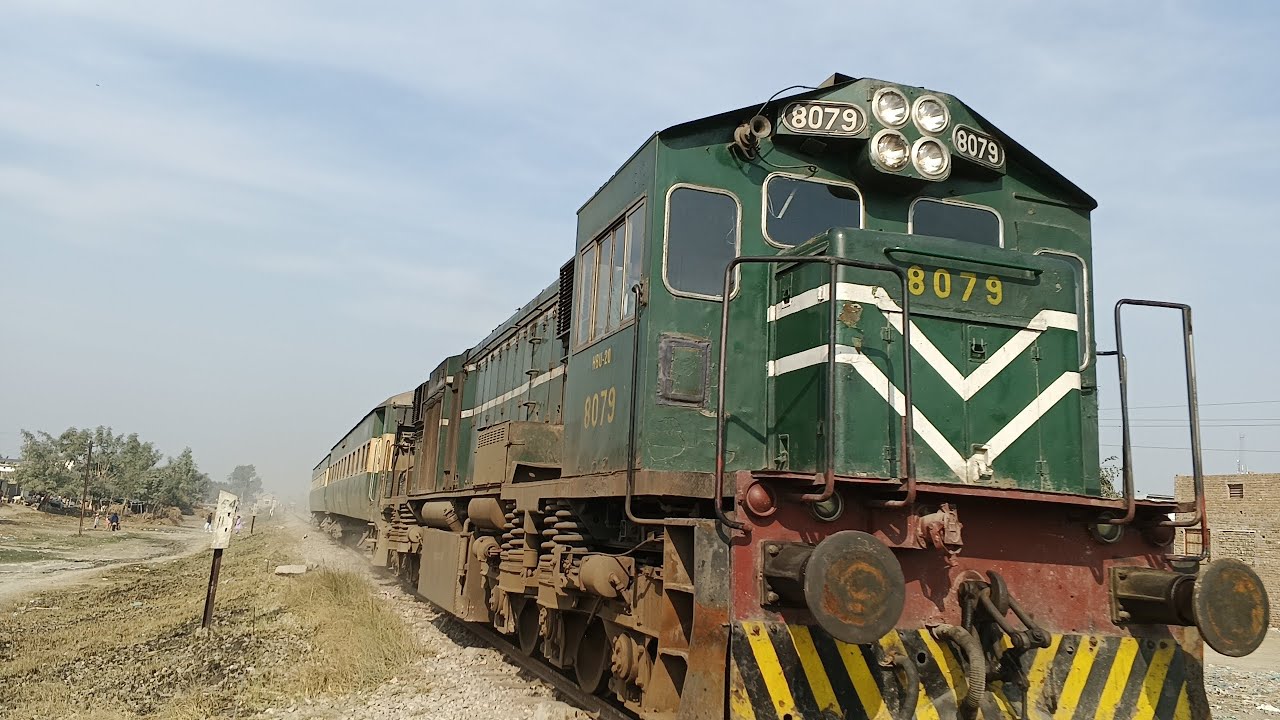 Multan To Rawalpindi 127 Up||Mehar Express||Entering Fastly in River Chenab Bridge 