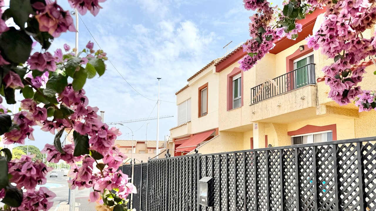 Casa de 4 habitaciones en venta en San Pedro de Pinatar. Se vende casa con garaje