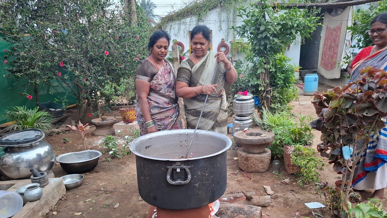 మా సంక్రాంతి సందడి // చుట్టాలు// పిండి వంటలు//@SumaVillagewife 