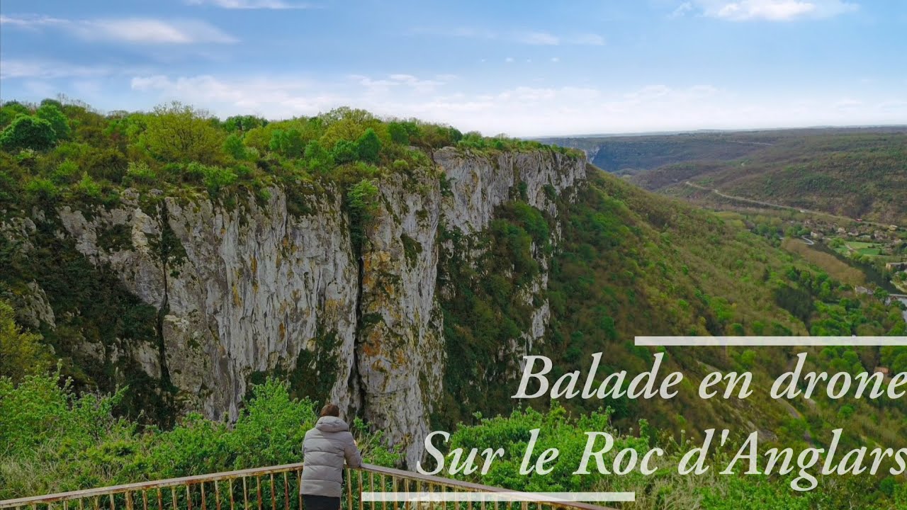 Balade en drone dans les Gorges de l'Aveyron , au-dessus du Roc d'Anglars !
