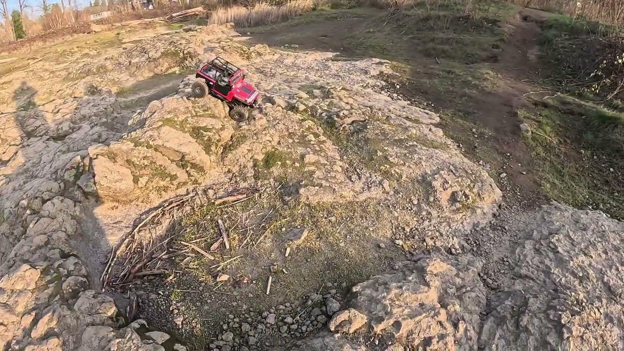 axial scx10 iii rock crawling