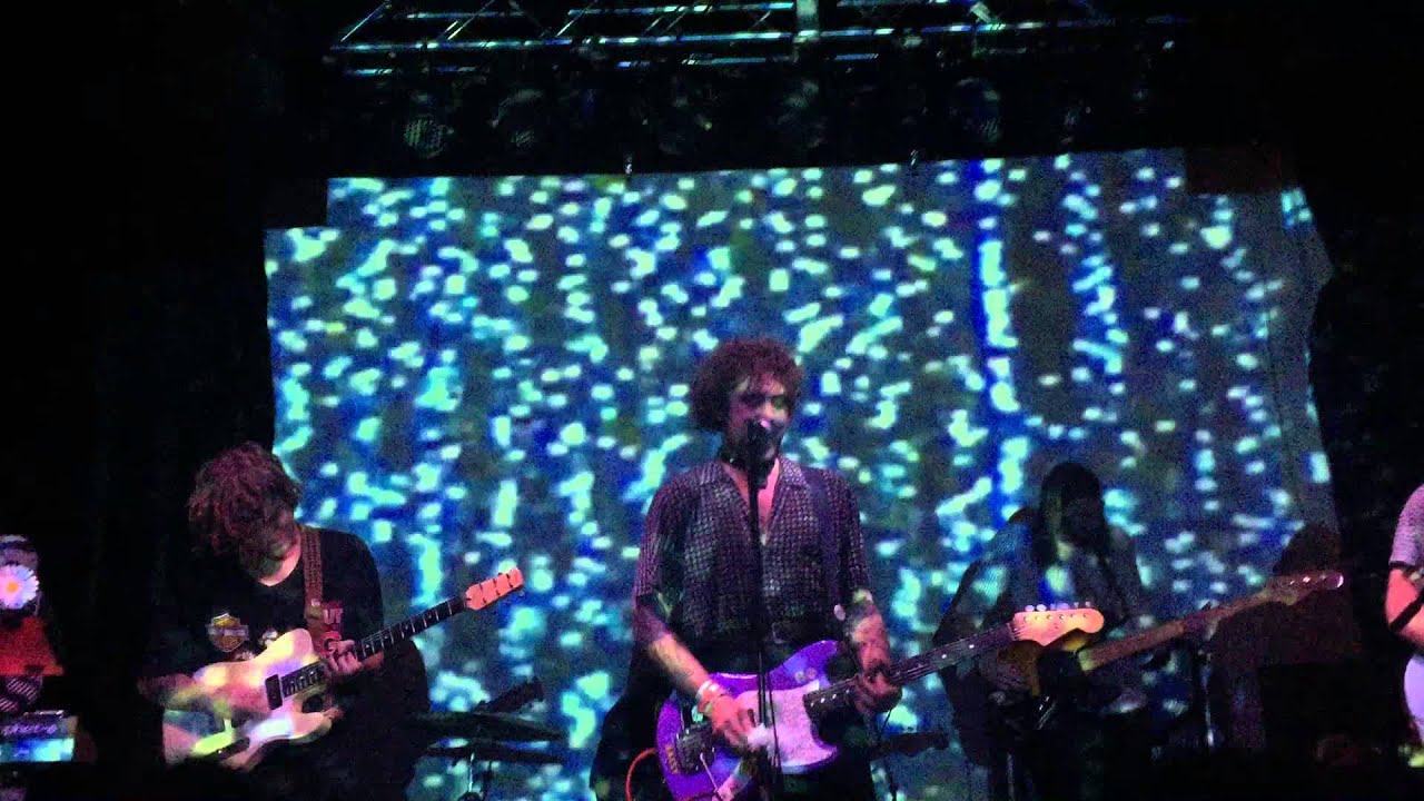 HUNNY/\ Vowels (and the Importance of Being Me) live