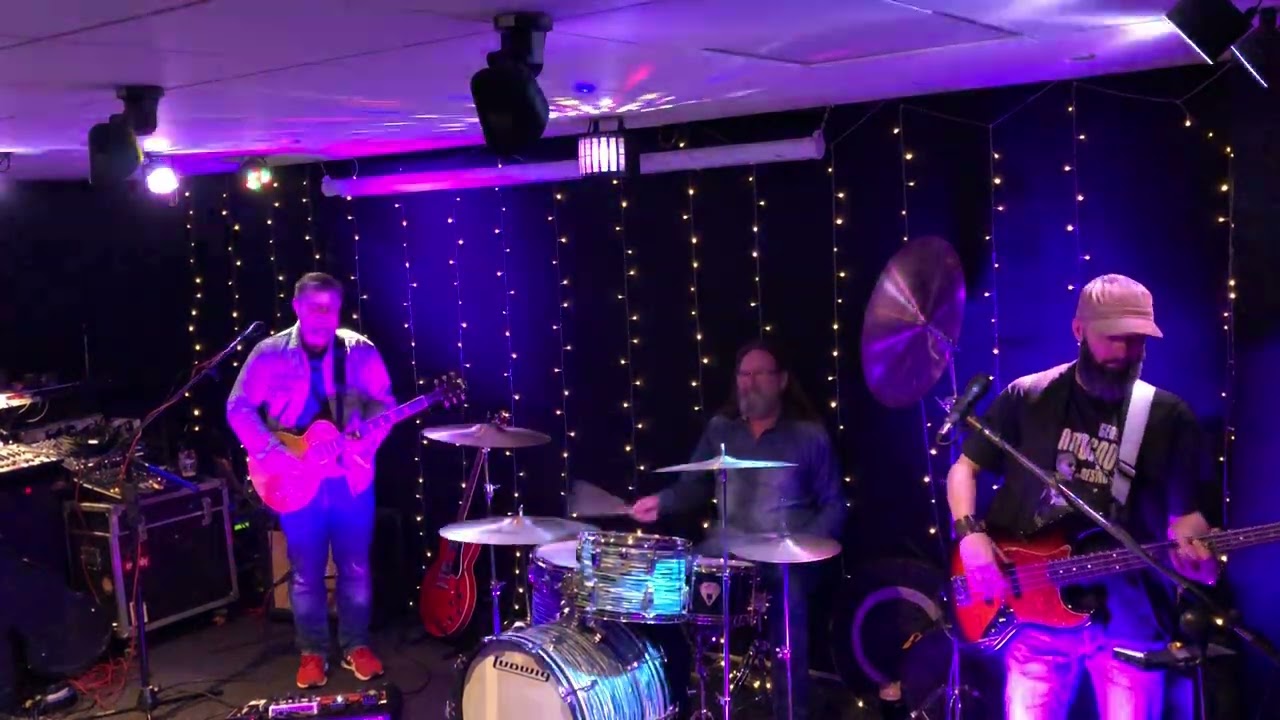 The Racketeers at The Ashton Jubilee Club 20/2/26  ( Crossroads )