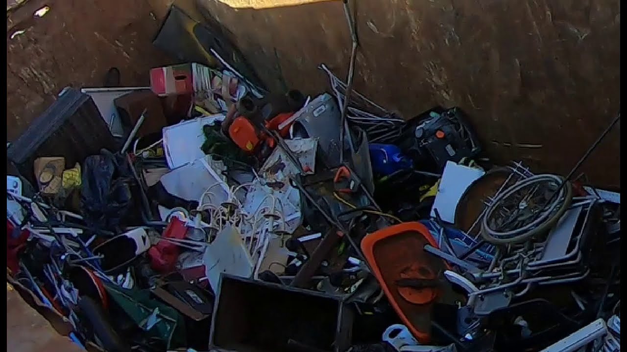 A quick trip to the UK recycling centre/yard with scrap, let's take a sneak peak in the shred bin!