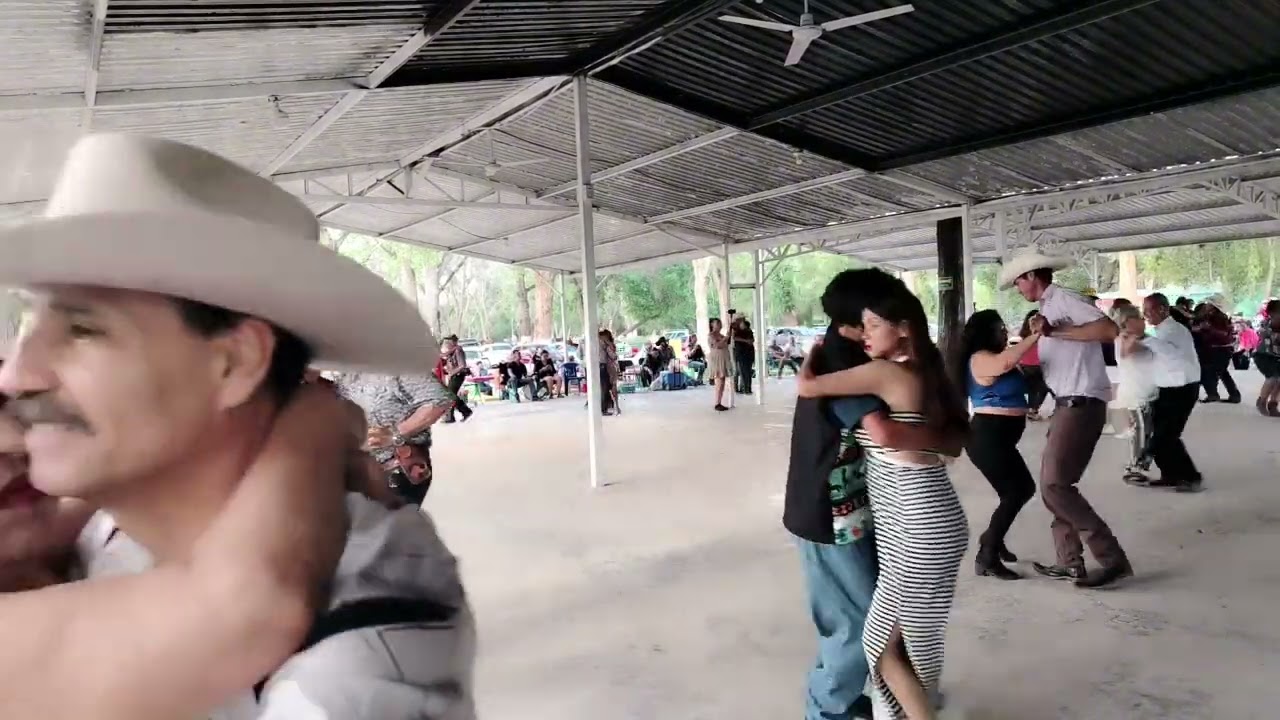 Puro baile norteño  en el bosque de Aldama💃🕺💯