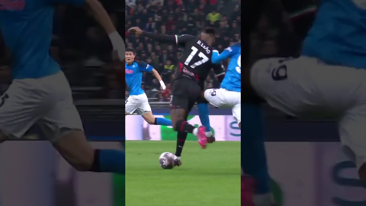 Rafael Le&atilde;o run from his own half!