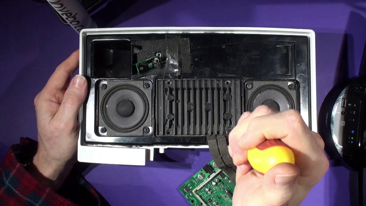 Checking and Re-Plugging Bose SounDock Sound Processor Ribbon