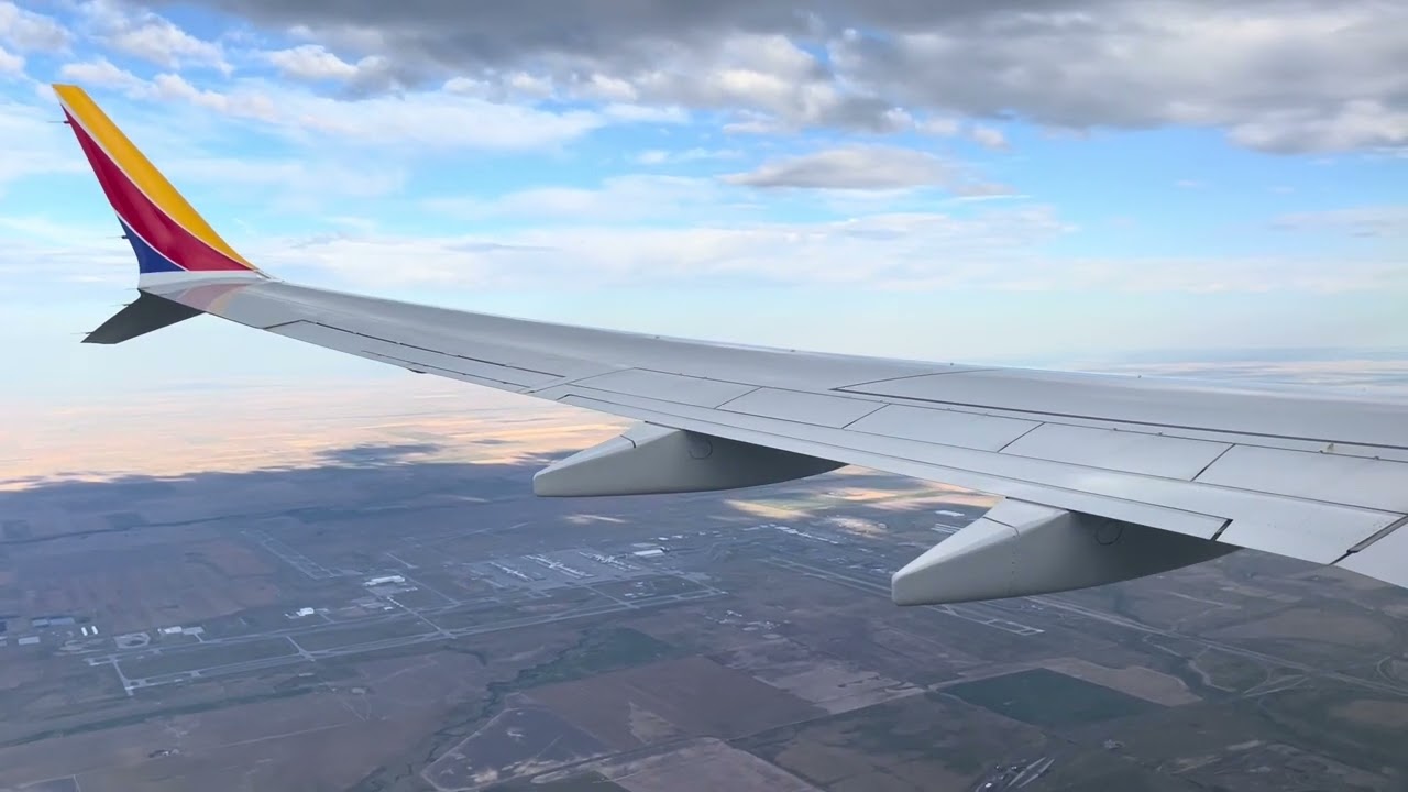 Southwest Airlines 737 MAX 8 Landing in Denver (DEN)