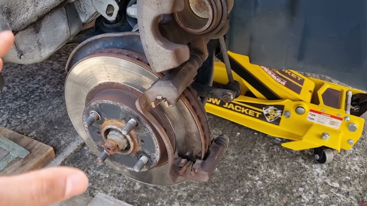 TOYOTA VITZ / YARIS BRAKE PAD REPLACEMENT - Front