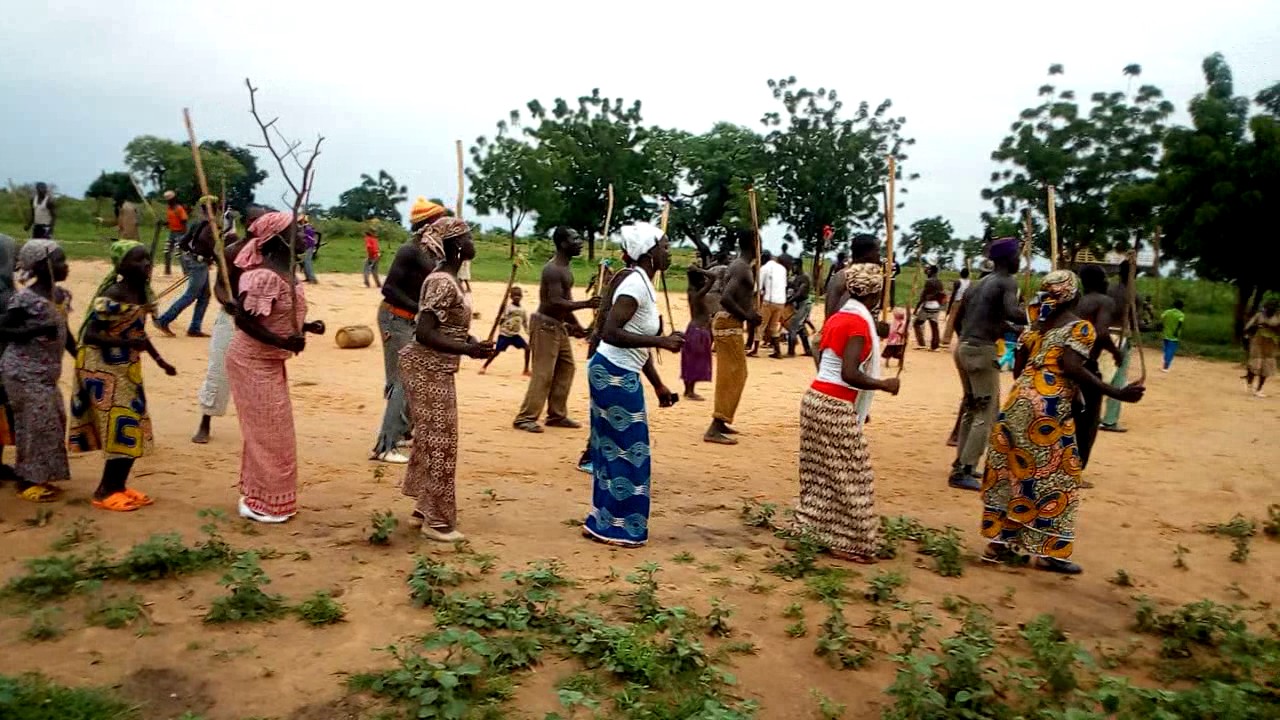 Tupuri dancing