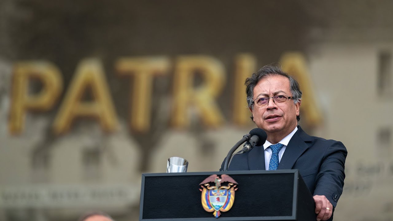 Presidente Gustavo Petro, en la ceremonia de ascensos al grado de subtenientes del Ejército Nacional