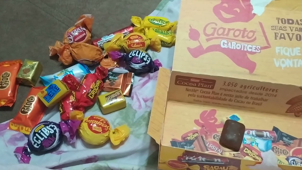 Abrindo caixa de bombons garoto (surpresa não muito agradável dentro...)