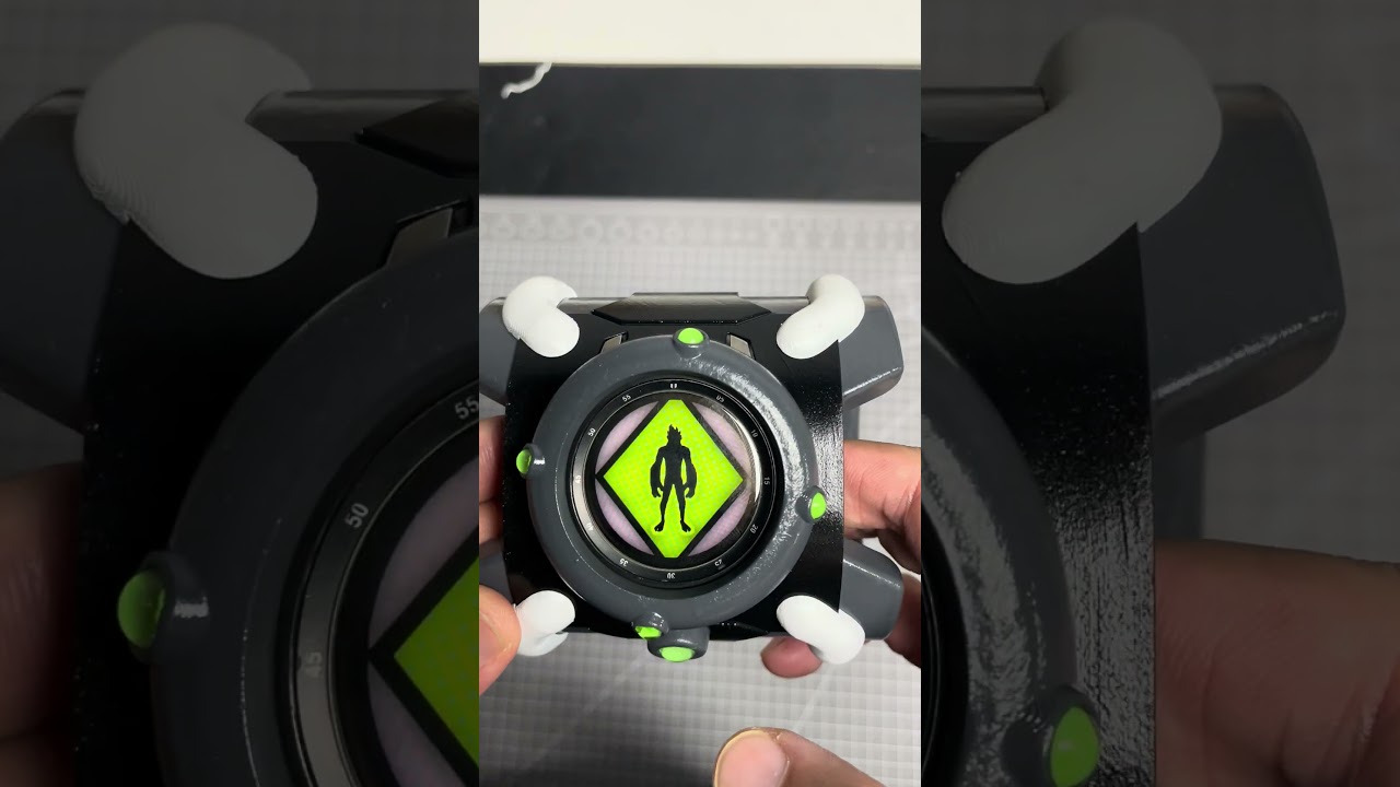 Ben 10 Omnitrix Gwen 10 with smart watch inside