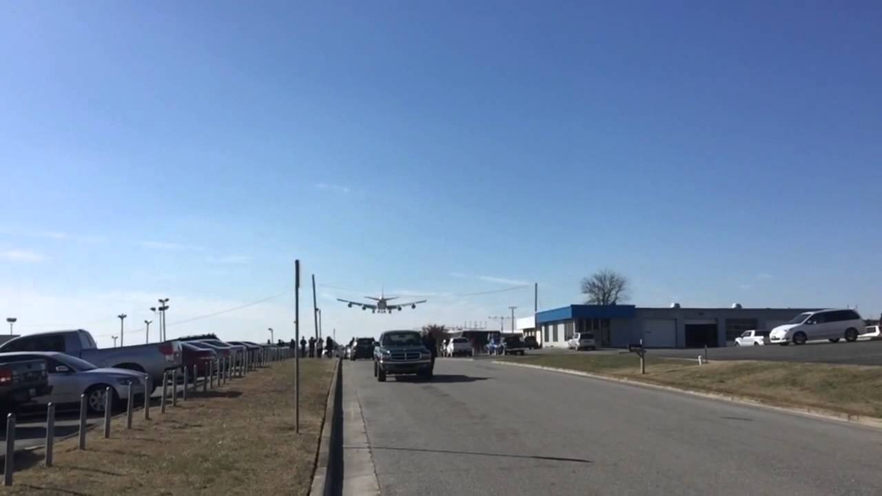 Air Force 1 and Air Force 2 landing at Knoxville TN TYS
