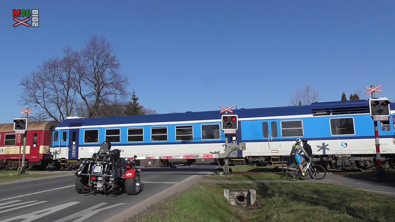 Železniční přejezd Praha-Kbely #3 [P2654] - 7.4.2018 / Czech railroad crossing