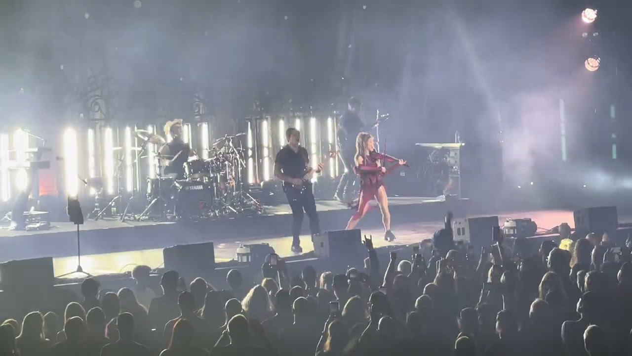 Lindsey Stirling - Roundtable Rival [Live @Place Bell, Laval, QC] 18 Septembre 2025