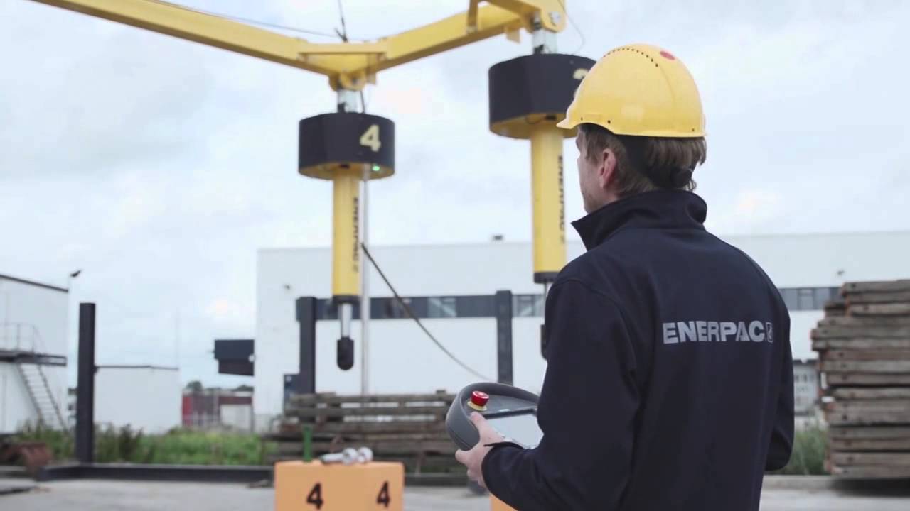 SHAS-Series Autonomous Synchronous Hoist System added to a Crane | Enerpac Heavy Lifting Technology