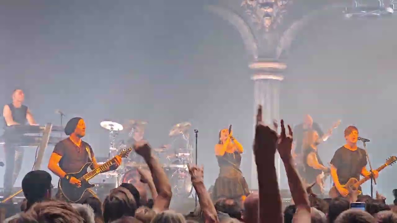 Within Temptation  - Shed my skin live at Falkonersalen   Copenhagen 10.2024 🤘🤘