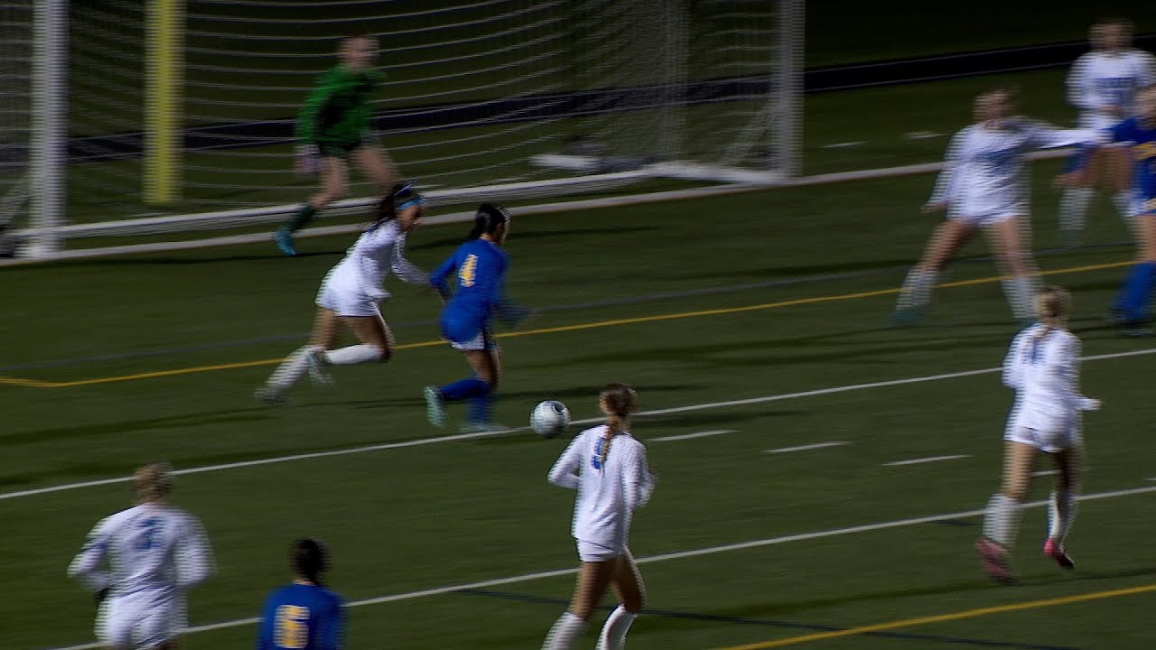 Футбольная команда Wayzata Girls разгромила Rogers и выиграла пятый финал подряд