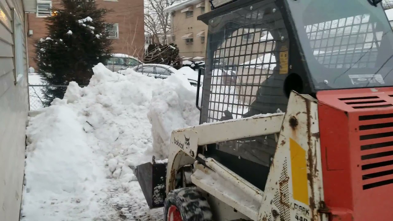 BOBCAT SKIDSTEER moving massive snow piles!!  #hitthegroundrunning