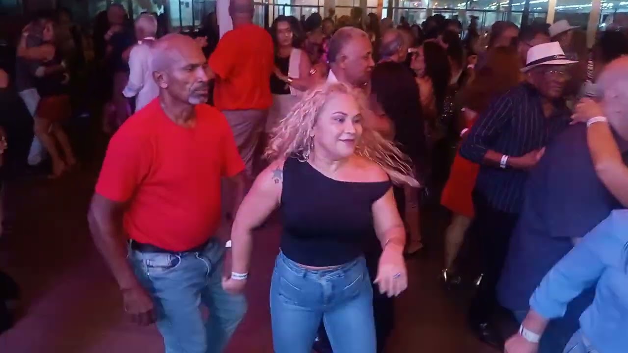 Ao vivo bailão do Marcos augusto direto  do salão do clube da portugu