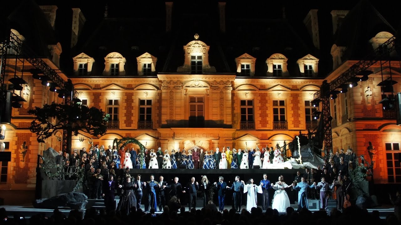 Opéra en Plein Air - La Traviata de Verdi mis en scène par Arielle Dombasle (2015)