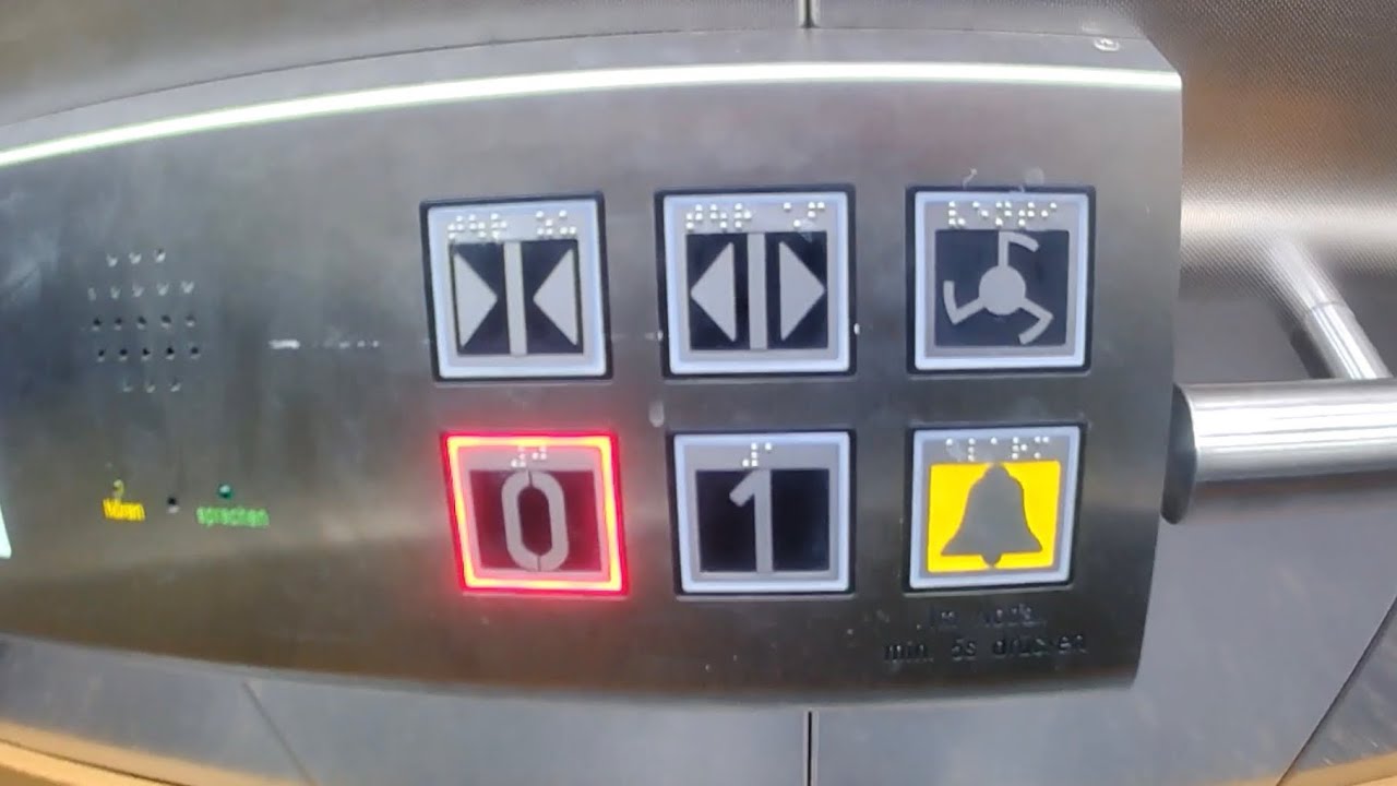 Aufzug in einer schule in Münster 