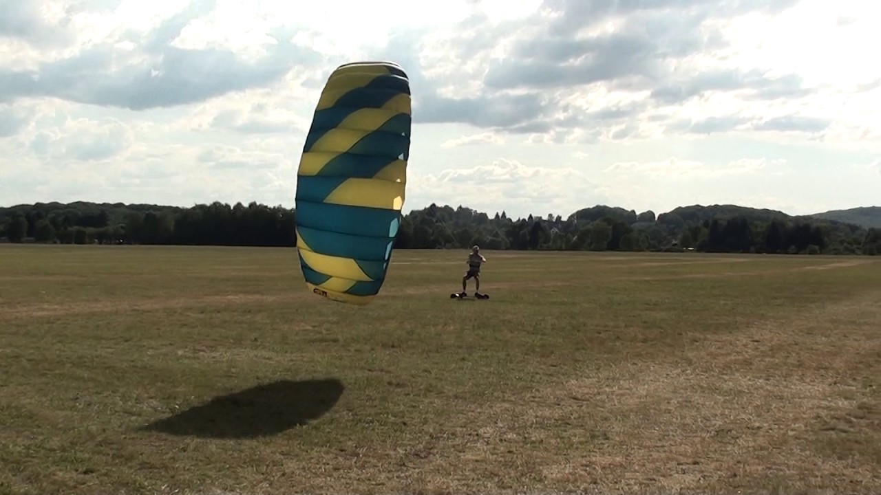 Kite mountain voile traction Peter lynn HORNET 4M