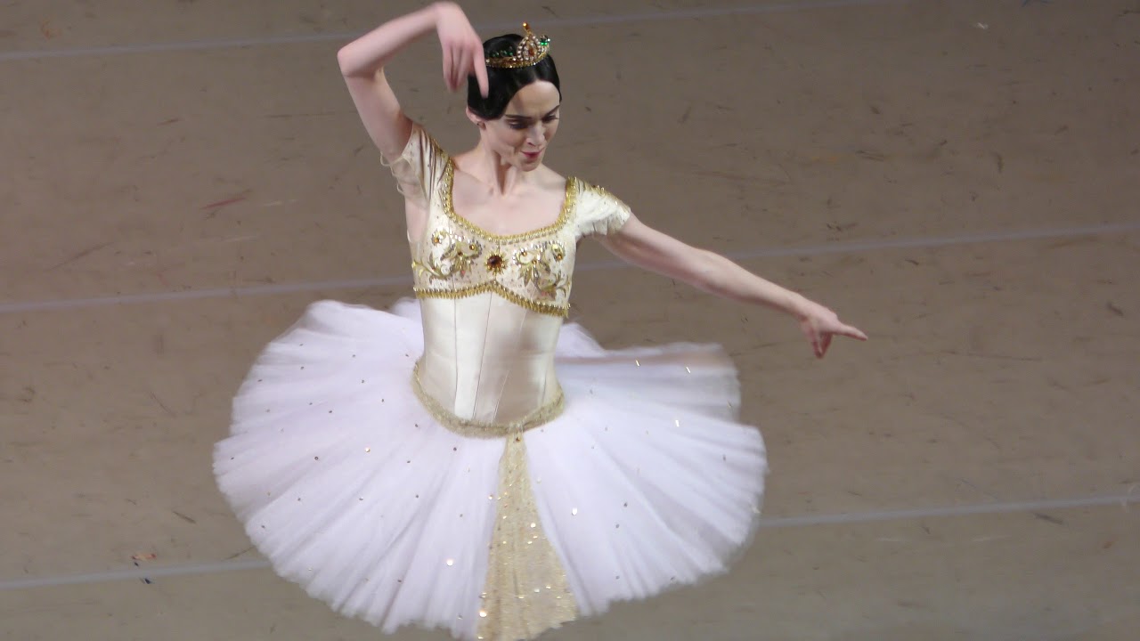 30/12/18 Olesya Novikova and Jacopo Tissi variations Act II La Bayadere