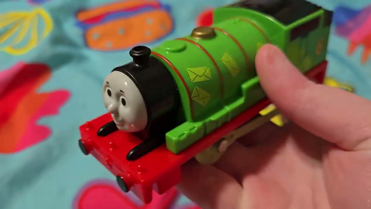 Обзор светящейся в темноте игрушки TrackMaster Percy