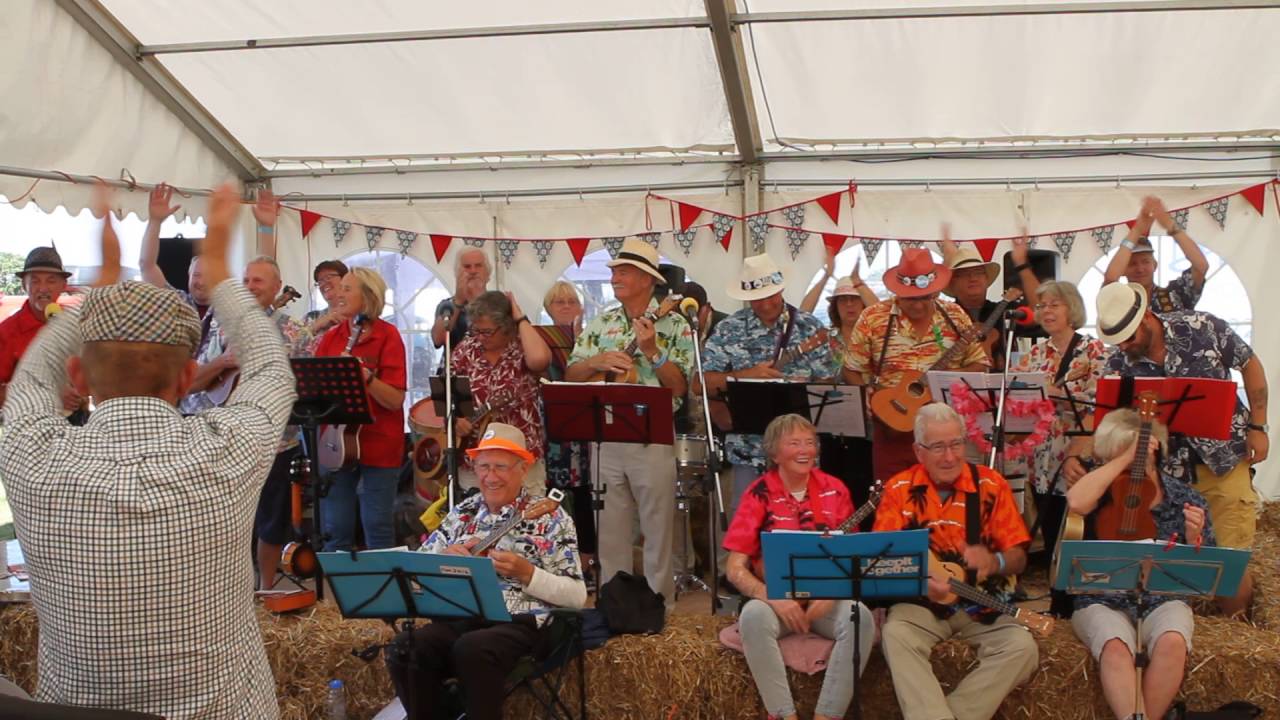 Headcorn Ukulele Group. Biddenden Tractor Fest 21 August 2016