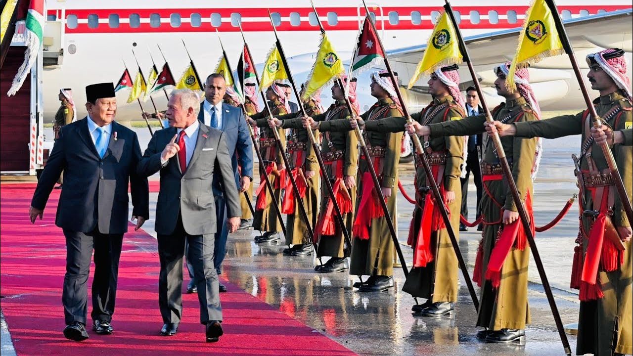 Tiba di Yordania, Presiden Prabowo Disambut Langsung Raja Abdullah II, Amman, 13 April 2025