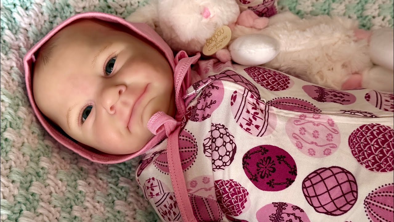Меняем наряды на кукле Аве и еще одному малышу! 🍼 || Пасхальная детская мода
