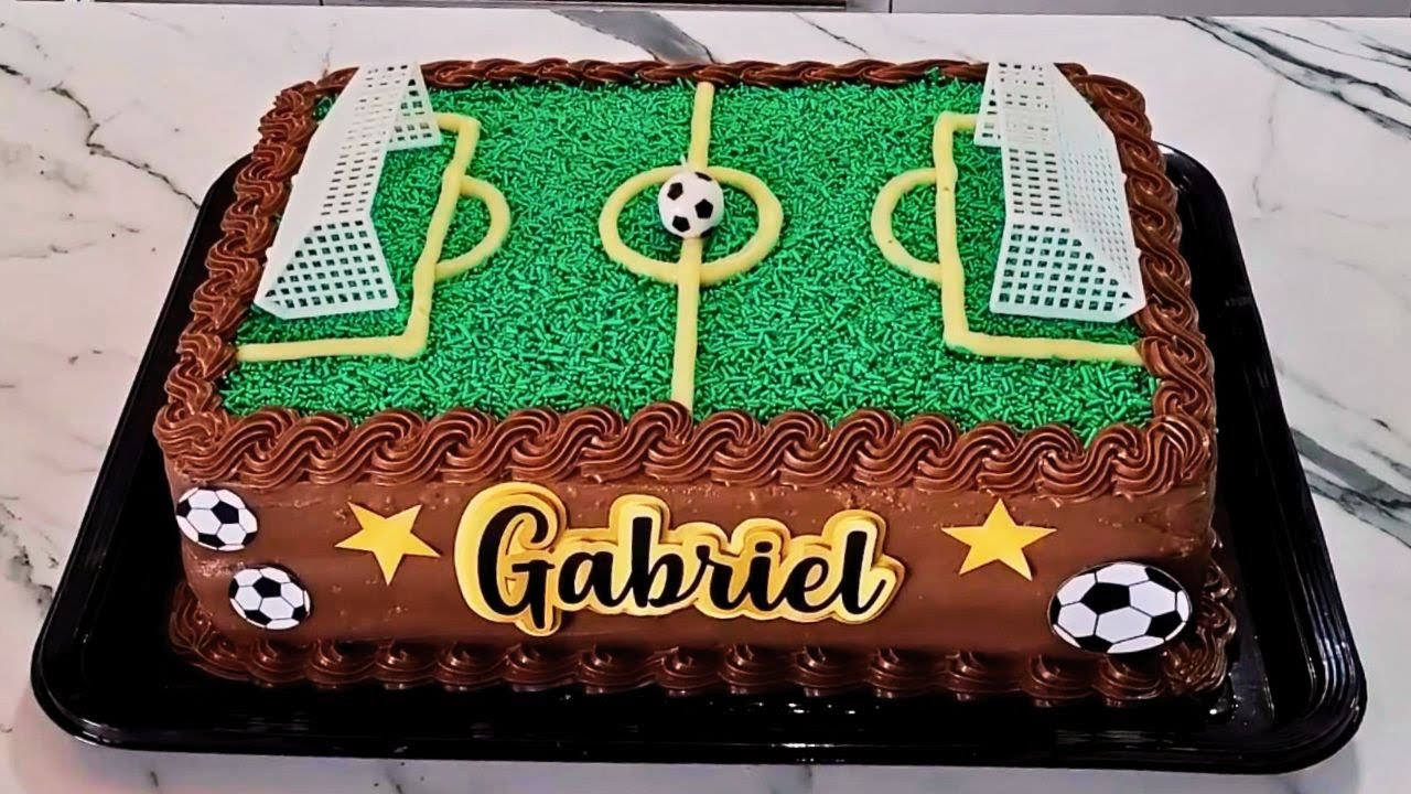 Como Rechear e Confeitar um Bolo de Chocolate com Campo de Futebol — Passo a Passo Completo!