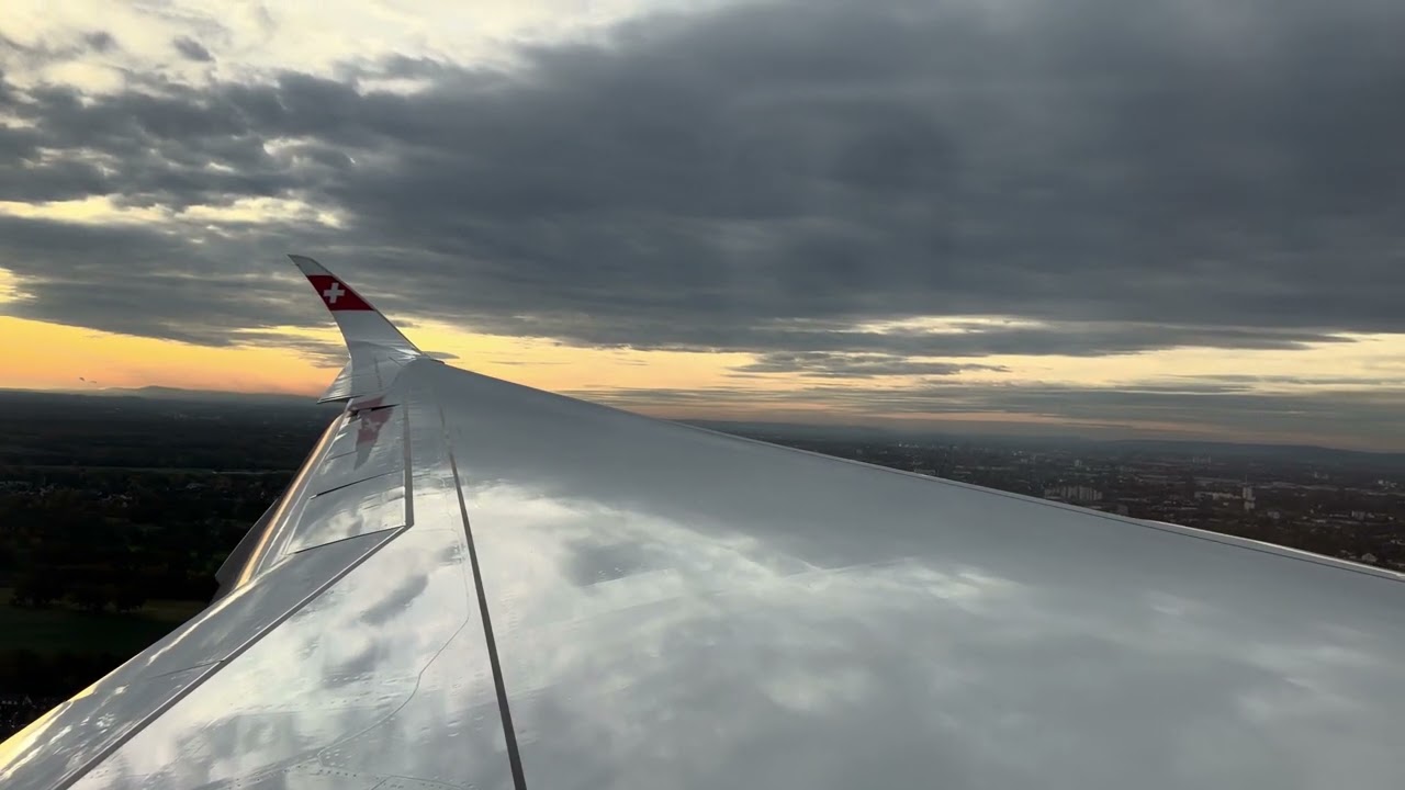 SWISS Airbus A350-900 HB-IFA landing in Hannover [HAJ] 