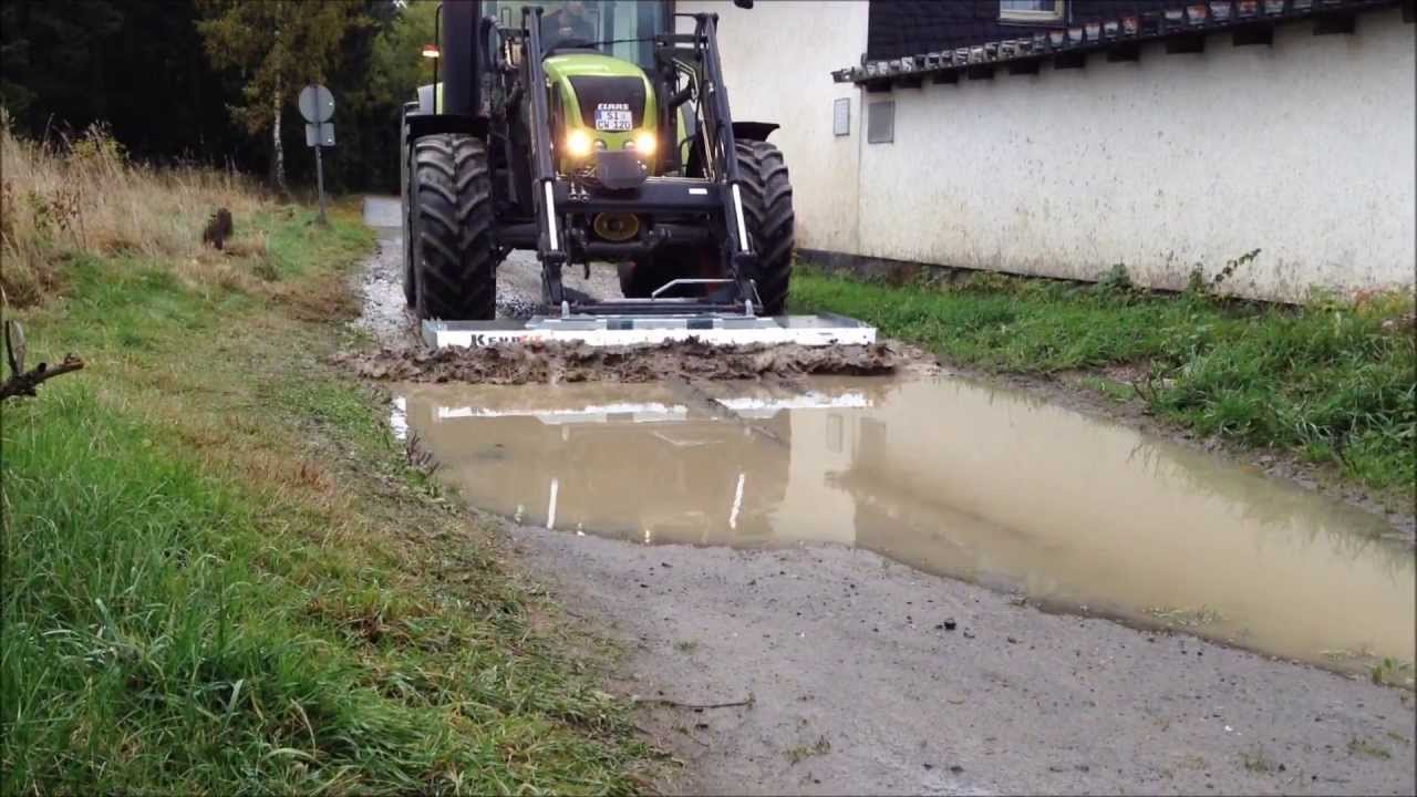 Laub fegen im Herbst 2019 - KehrFix und der Claas Arion 410
