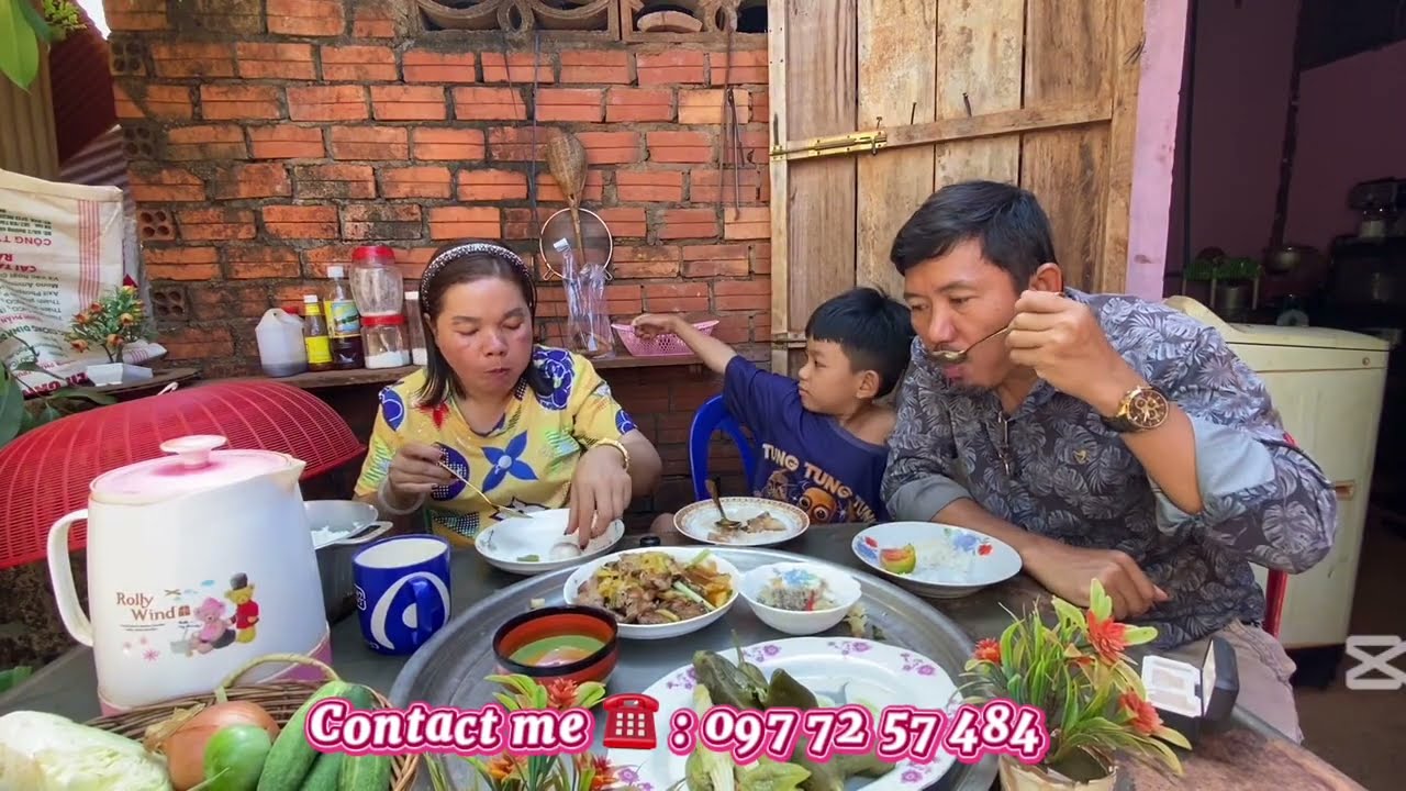 ថ្ងៃនេះប្រពន្ធខ្ញុំឆាឆ្អឹងជំនីជ្រូកជាមួយម្នាស់នឹងប្រហុកជំហុយ , khmer cooking