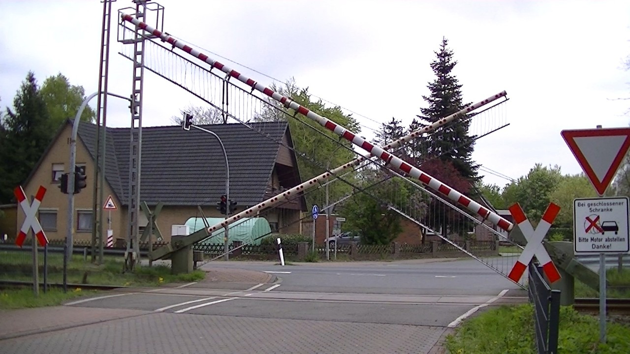 Bahnübergang Ahlhorn (Großenkneten) // German Railroad crossing // Duitse Spoorwegovergang