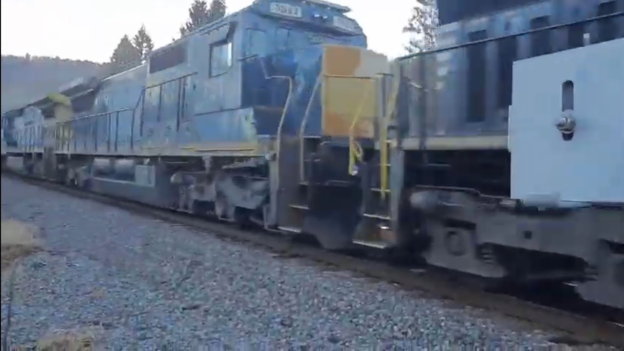 ns 16r with the ns 4081 hauling two mec dash8-40c's .