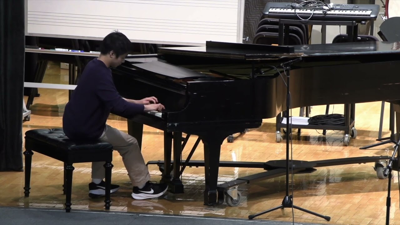 16 year old performs La Campanella at school's talent show (i was extremely nervous)