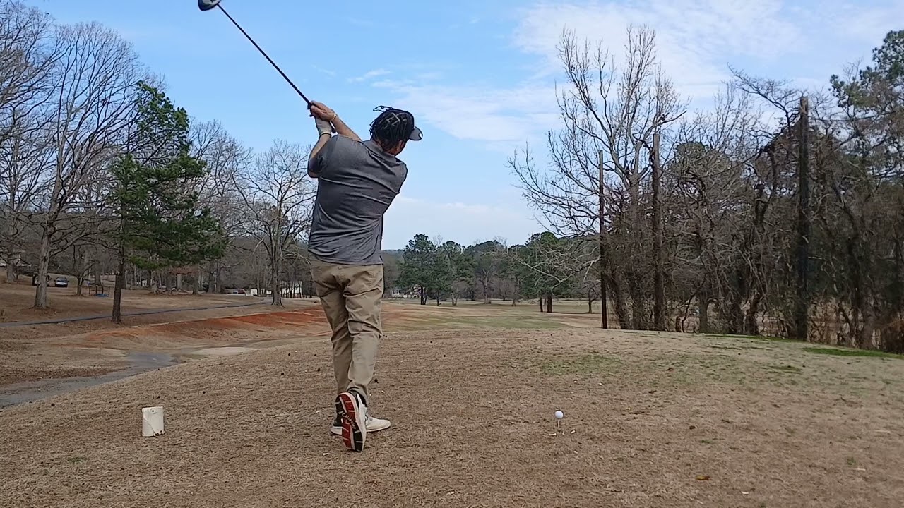 DRIVING LIKE A BOSS!! #golfswing #newgolfer #golf #golfshots 
