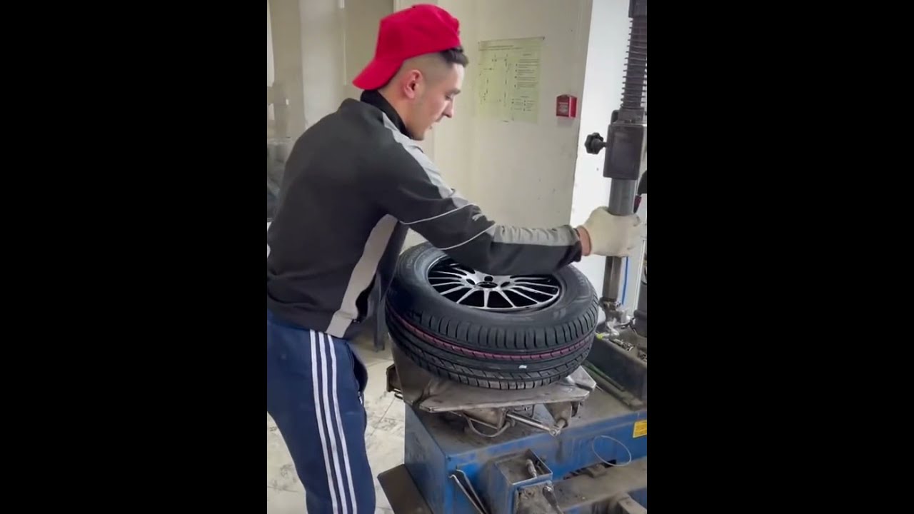 How to put a tire on using a tire machine in 11 seconds, Tire installation struggles #shorts