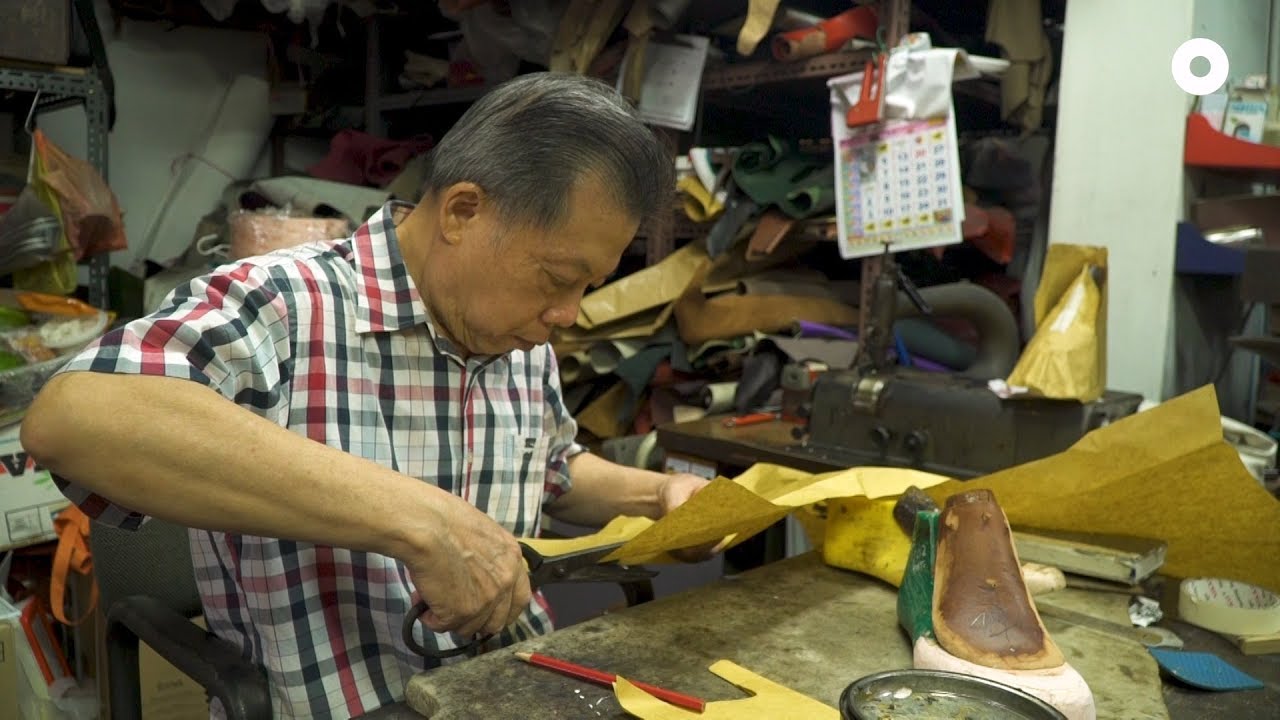 The Royal Shoemaker Who Made Shoes for Lee Kuan Yew | Lee Hoi Wah Shoe Maker