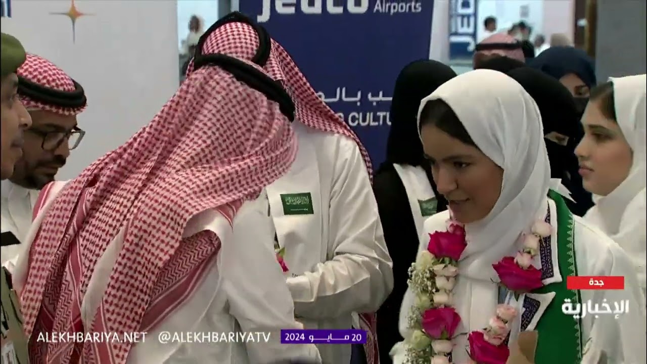 وصول الطلاب والطالبات المشاركين في 